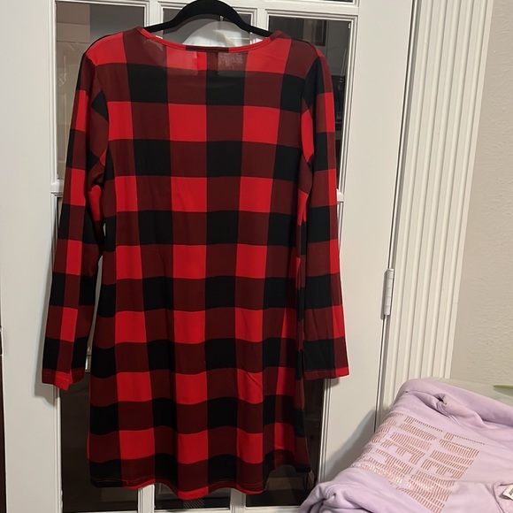 Red plaid tunic with Rose Gold sequin pocket accent by Grace & Emma Size Medium - Picture 3 of 9